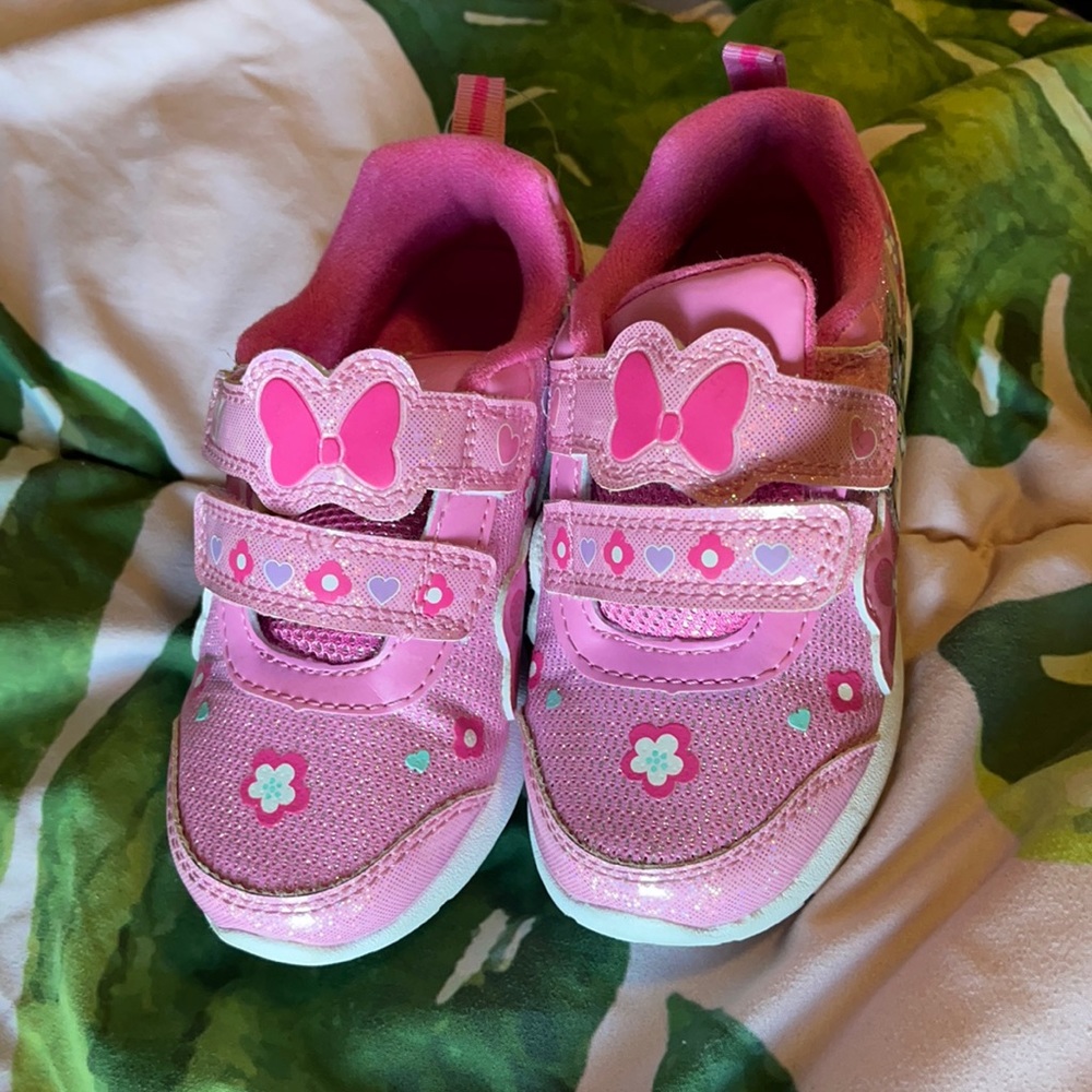 Light up Minnie Mouse sneakers size 9